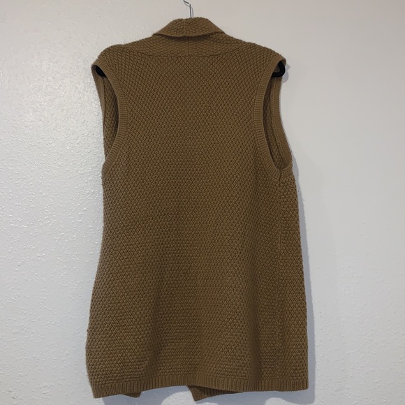 H&M sweater vest. Size Medium. Never been worn. In perfect condition - Picture 3 of 4